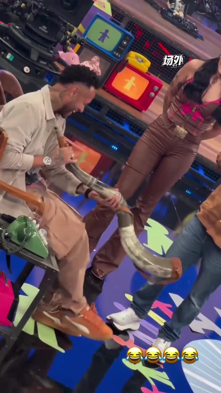 內馬爾快把自己笑噶了這號角怎么吹都吹不起來