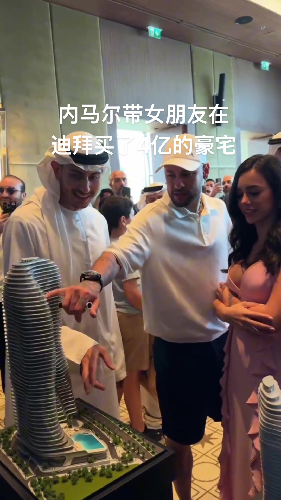 真有錢啊內馬爾攜女友在迪拜購置價值4億人民幣的豪宅