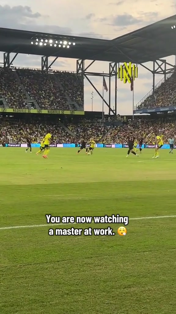 接化發(fā)現(xiàn)場(chǎng)實(shí)拍梅西這球進(jìn)得是真瀟灑流暢